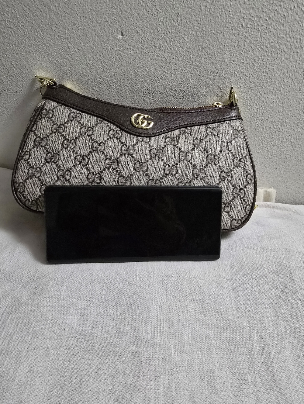 Gucci Beige/Brown GG Supreme Canvas Crossbody with Green-Red Strap - Picture 14 of 16